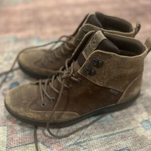 New without box Ecco men’s goretex suede boots 9.5 43